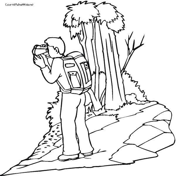 Online coloring pages Coloring page Guy and binoculars Camping, Download  print coloring page.